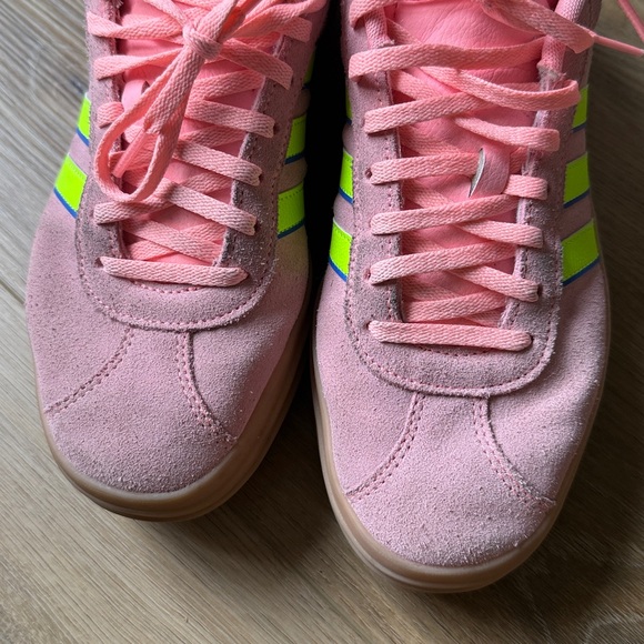 Adidas court size 9 - Picture 2 of 3